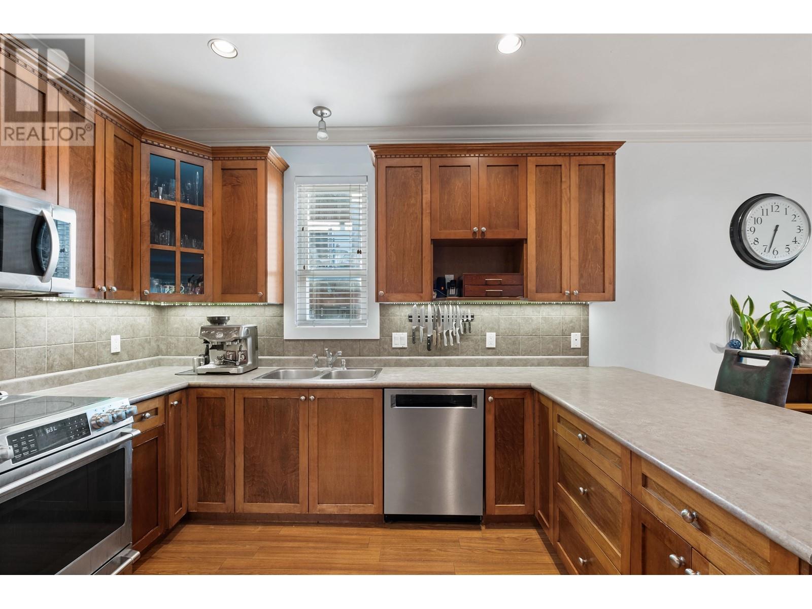 1223 W 16th Street, North Vancouver, British Columbia  V7P 1R5 - Photo 3 - R2988232
