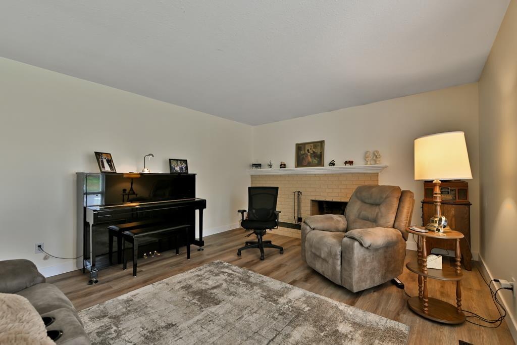 Property at 3774 BALSAM CRESCENT image 4