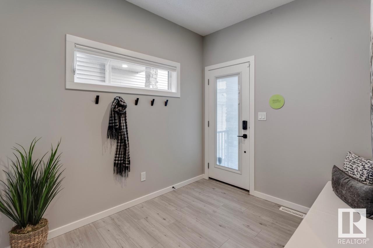 Property at 3 ASHBURY CR image 3