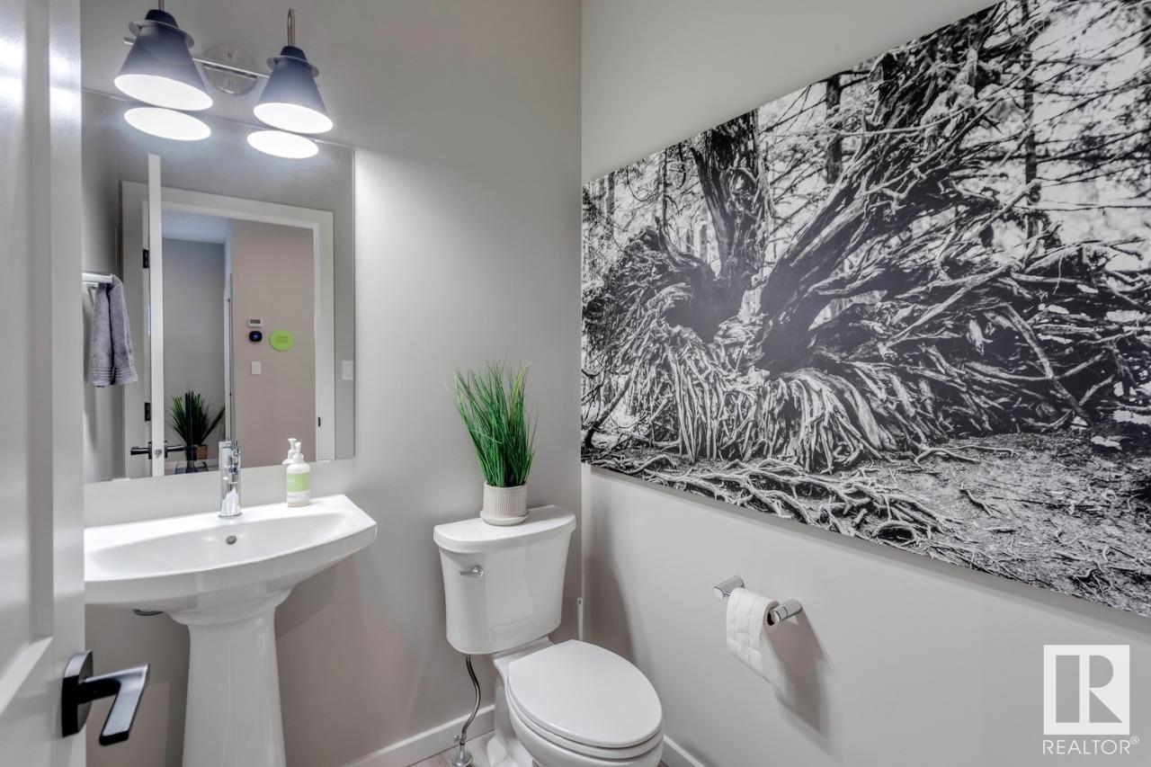 Property at 3 ASHBURY CR image 5