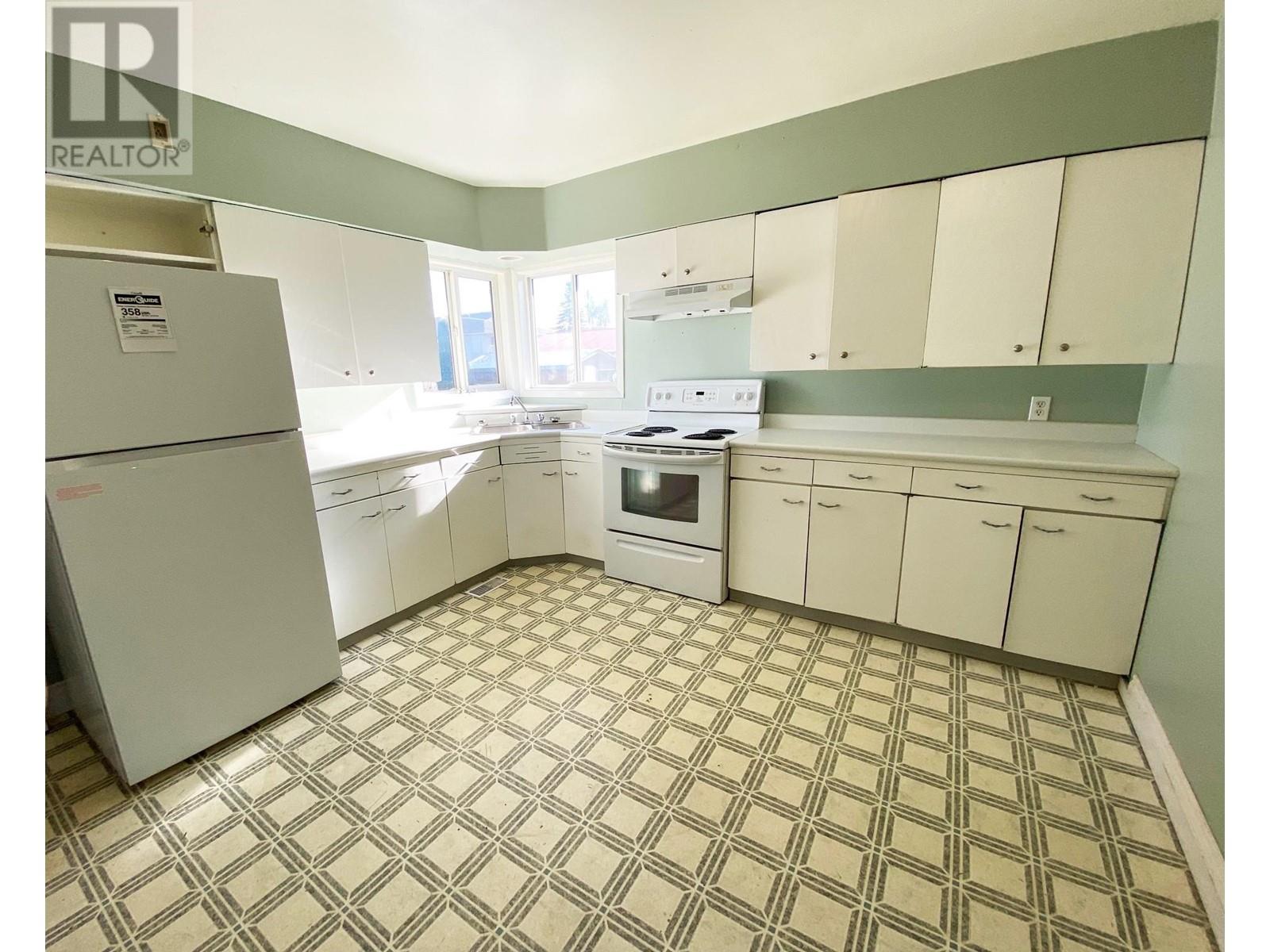 Property at 686 DOUGLAS STREET image 4
