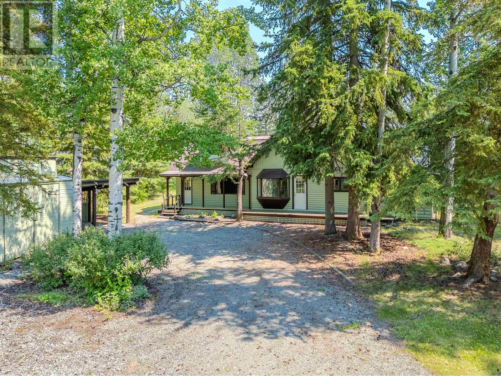 792 S GREEN LAKE ROAD, Green Lake, British Columbia