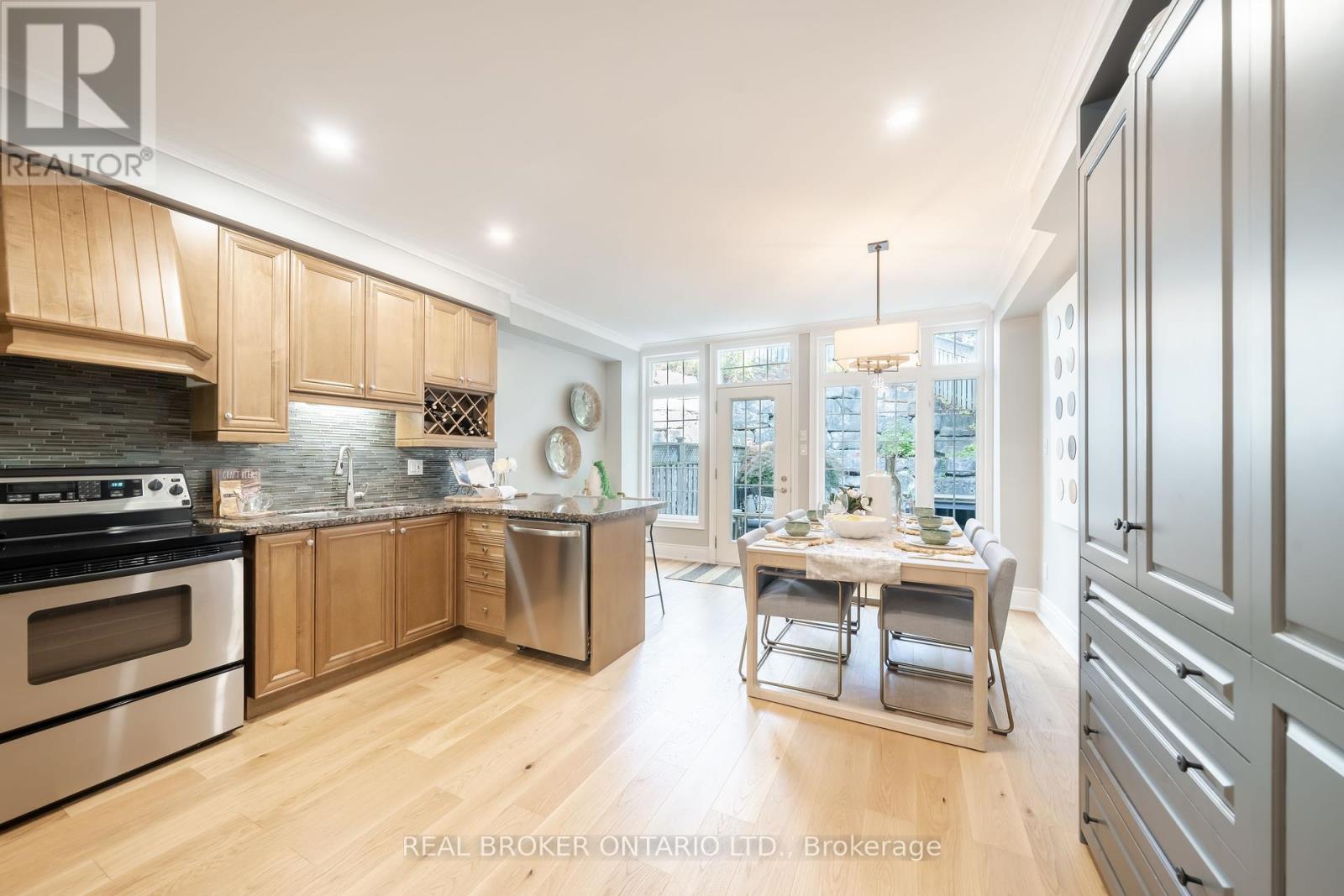 28 Corinth Gardens, Toronto (Bridle Path-Sunnybrook-York Mills), Ontario  M4P 2N5 - Photo 10 - C12071792