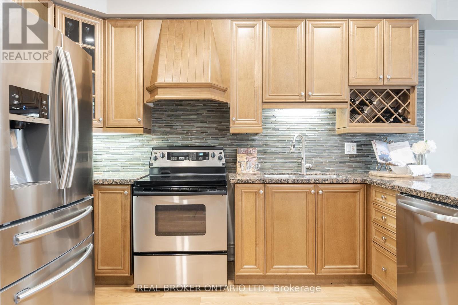 28 Corinth Gardens, Toronto (Bridle Path-Sunnybrook-York Mills), Ontario  M4P 2N5 - Photo 11 - C12071792