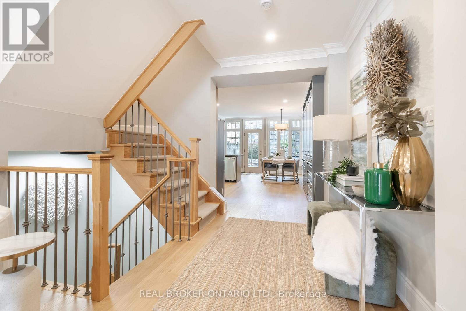 28 Corinth Gardens, Toronto (Bridle Path-Sunnybrook-York Mills), Ontario  M4P 2N5 - Photo 9 - C12071792