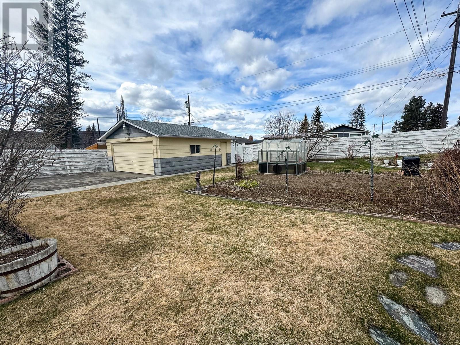 722 10th Street S, Cranbrook, British Columbia  V1C 1S6 - Photo 4 - 10342251