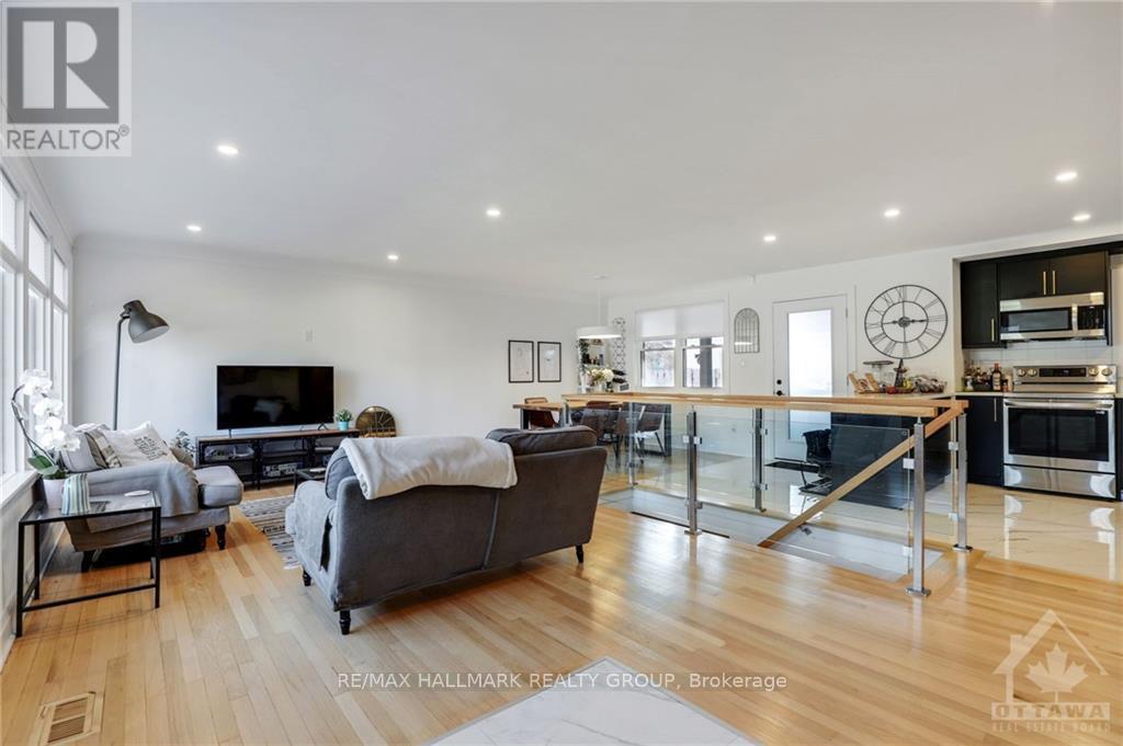 2204 Utah Street, Ottawa, Ontario  K1H 7W8 - Photo 4 - X12071830