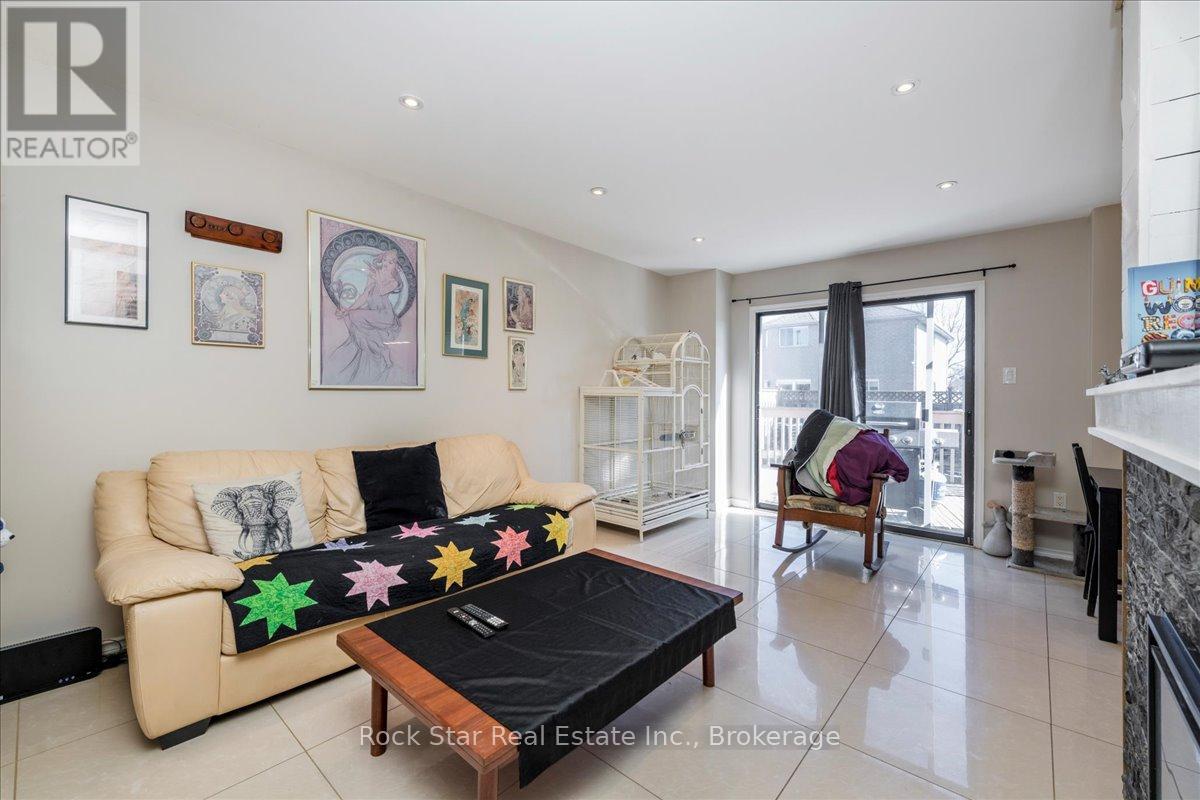 Property at 27 DELANEY CRESCENT image 3