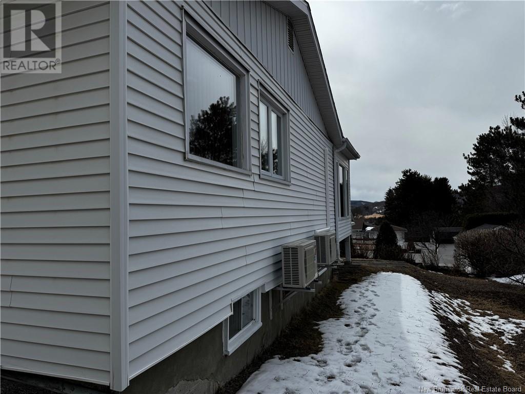 102 49e Avenue, Edmundston, New Brunswick  E3V 3E6 - Photo 5 - NB115891