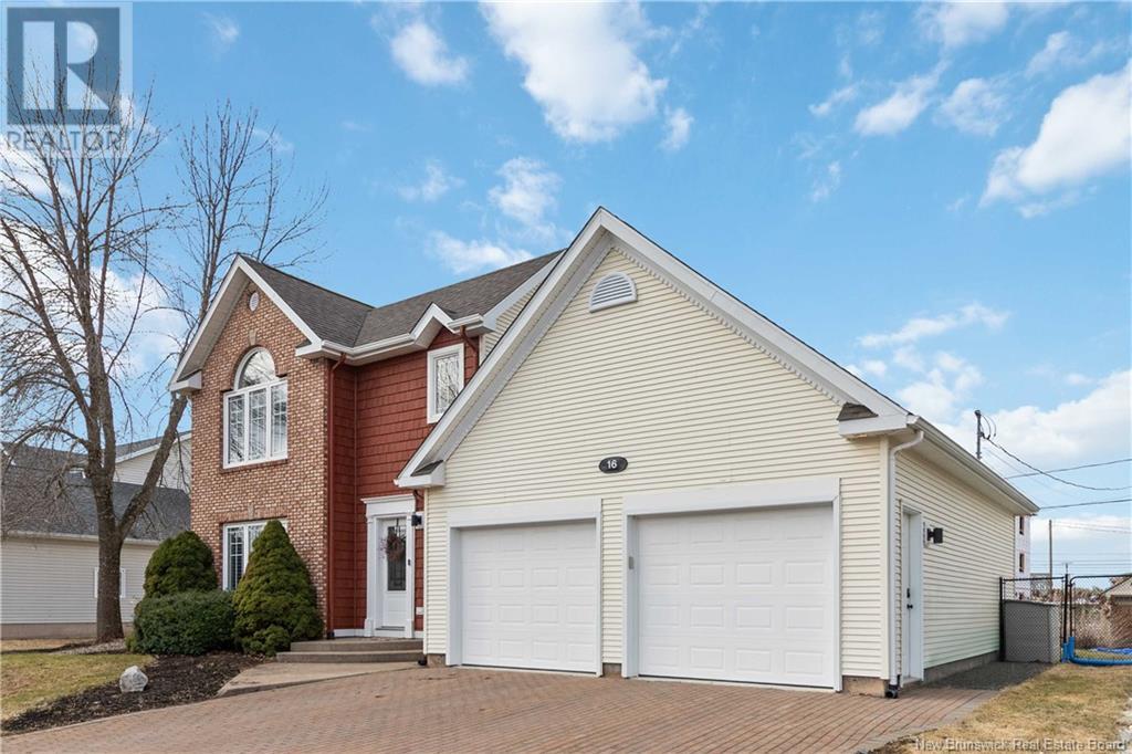 Property at 16 Vanessa Court image 3