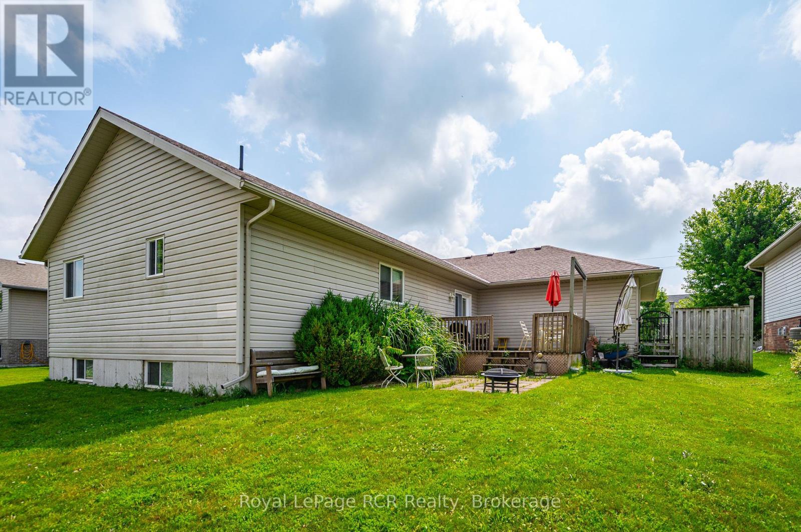 675 Albert Street, Wellington North, Ontario  N0G 2L2 - Photo 11 - X12071902