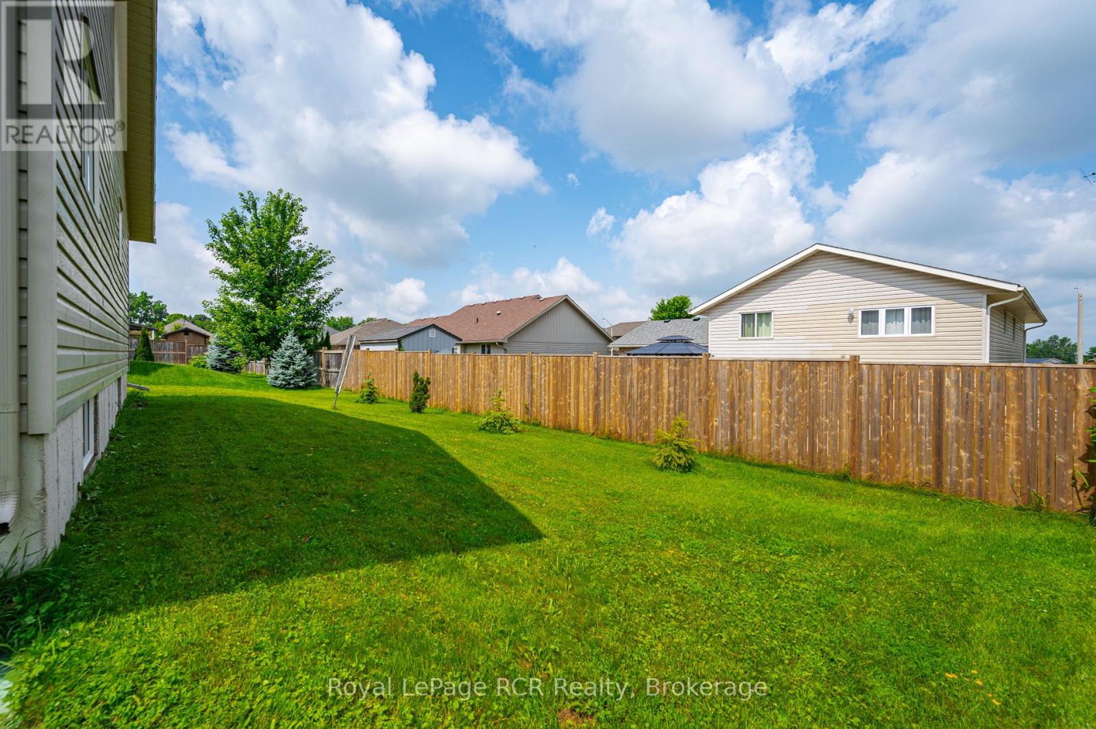 675 Albert Street, Wellington North, Ontario  N0G 2L2 - Photo 7 - X12071902