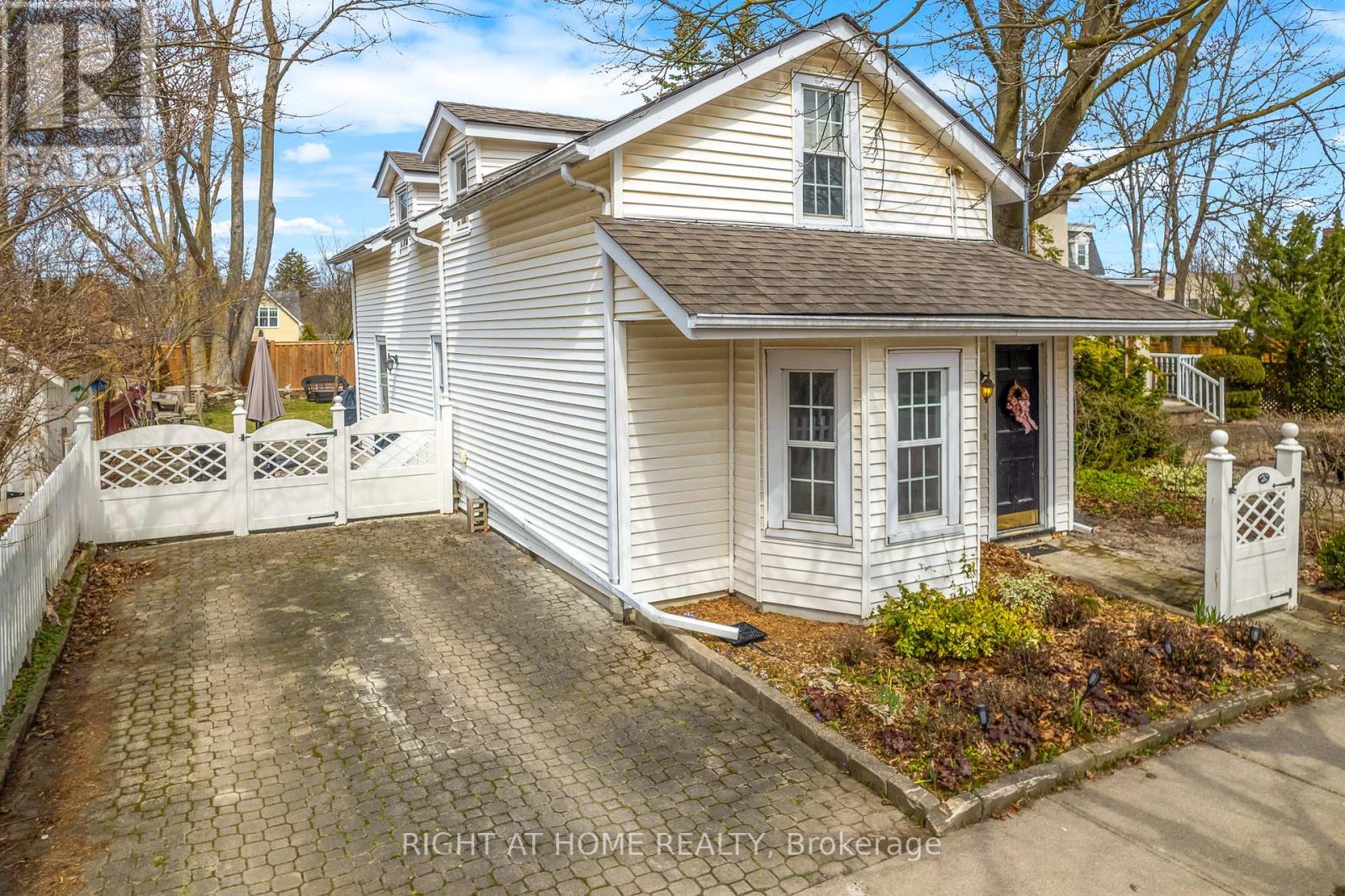 Property at 235 VICTORIA STREET image 3