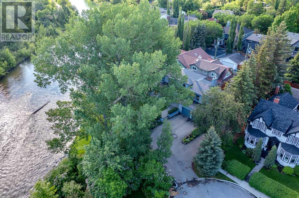 Property at 301 Elbow Park Lane SW image 3