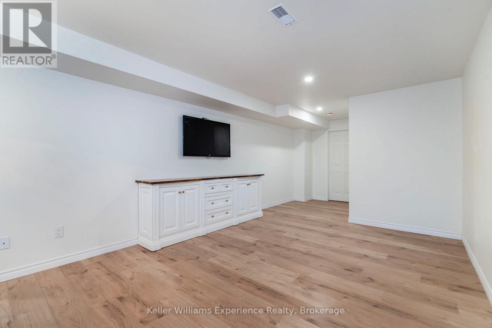 18 Archer Crescent, Springwater, Ontario  L0L 1P0 - Photo 29 - S12071457