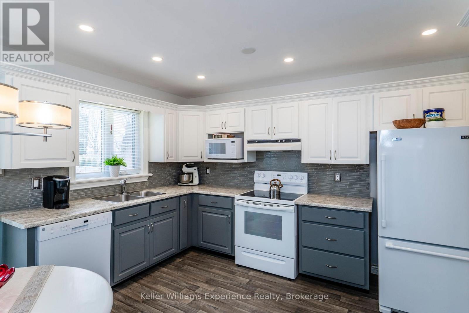 18 Archer Crescent, Springwater, Ontario  L0L 1P0 - Photo 6 - S12071457