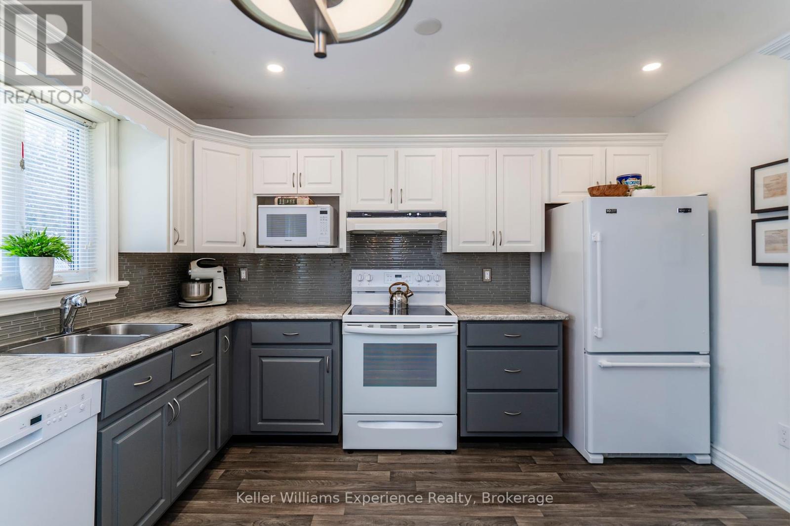 18 Archer Crescent, Springwater, Ontario  L0L 1P0 - Photo 7 - S12071457