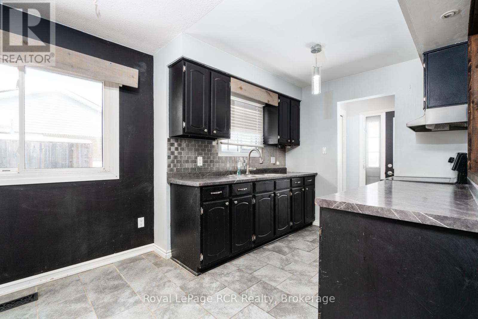 672 Kennard Crescent, Kincardine, Ontario  N2Z 1T4 - Photo 8 - X11974260
