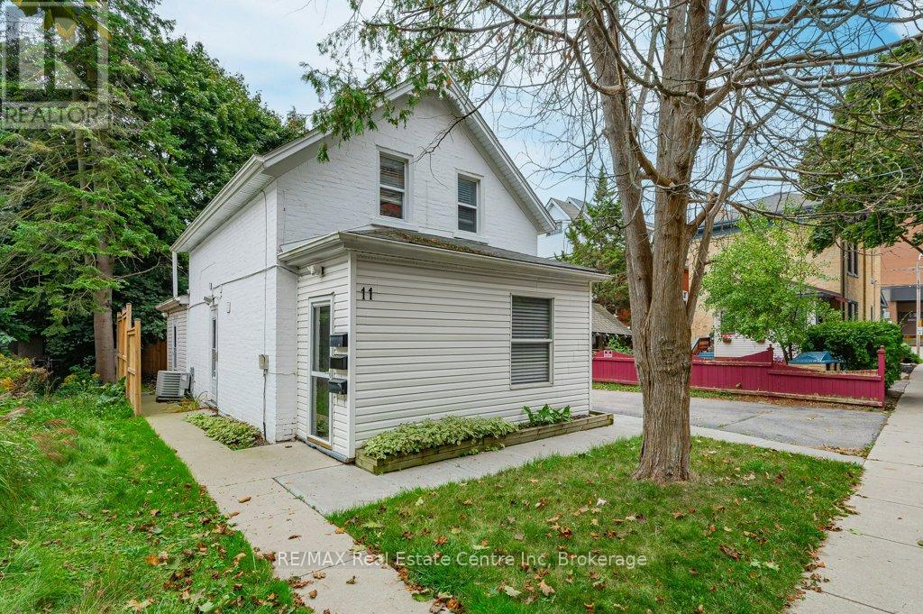 11 Mansion Street, Kitchener, Ontario  N2H 2J5 - Photo 12 - X12071318
