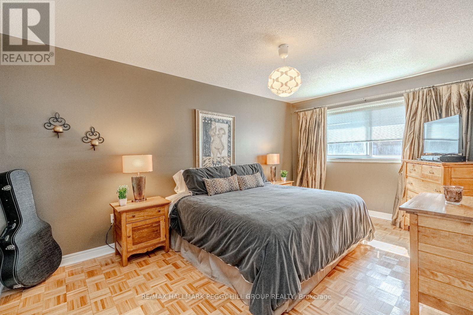 1 Valley View Court, Barrie, Ontario  L4N 0G7 - Photo 8 - S12071864
