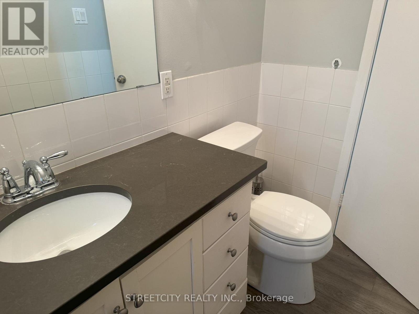 Upper - 17 Evergreen Avenue, London, Ontario  N6J 1A6 - Photo 11 - X12072071