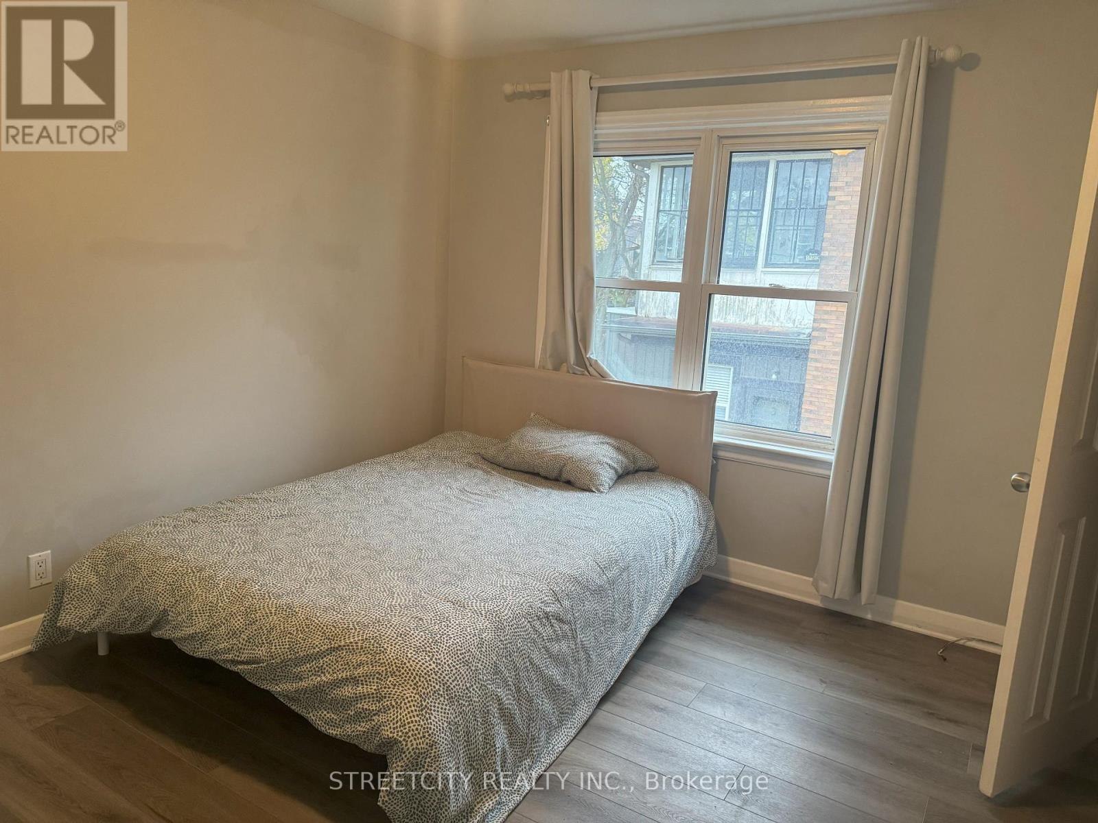Upper - 17 Evergreen Avenue, London, Ontario  N6J 1A6 - Photo 14 - X12072071
