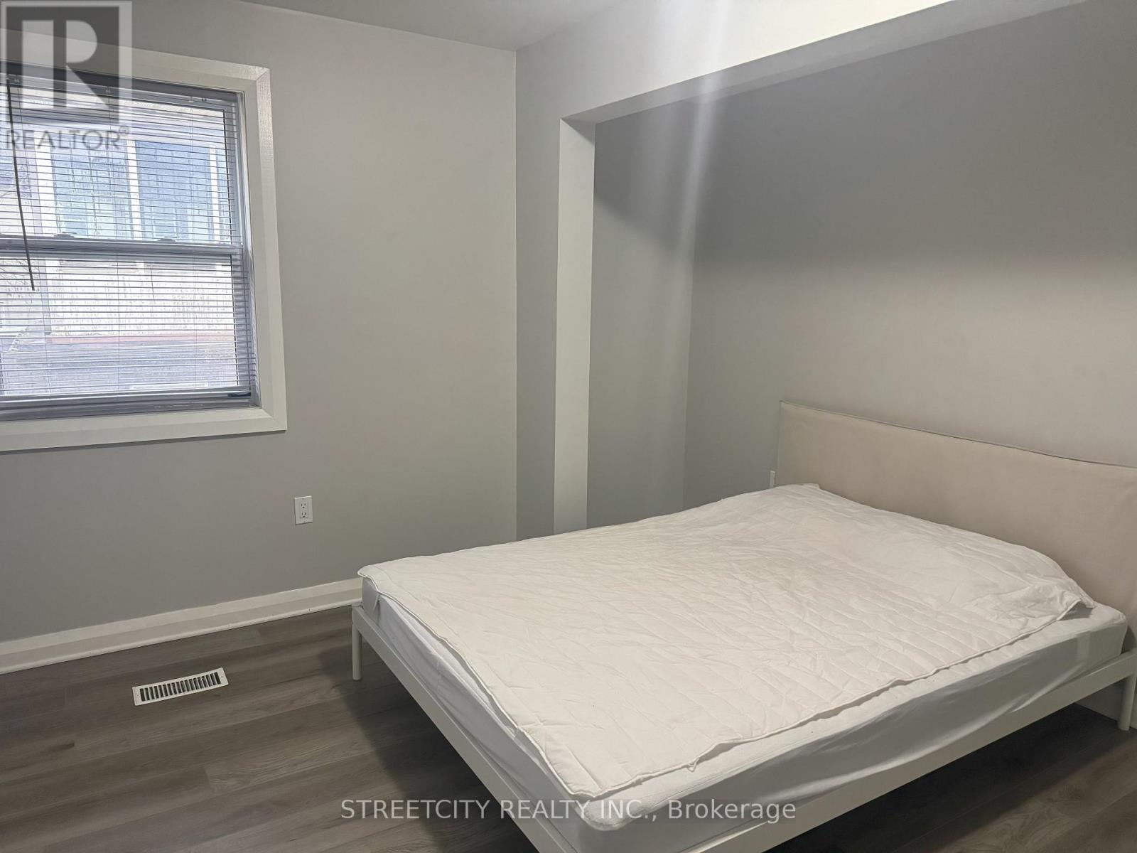 Upper - 17 Evergreen Avenue, London, Ontario  N6J 1A6 - Photo 16 - X12072071