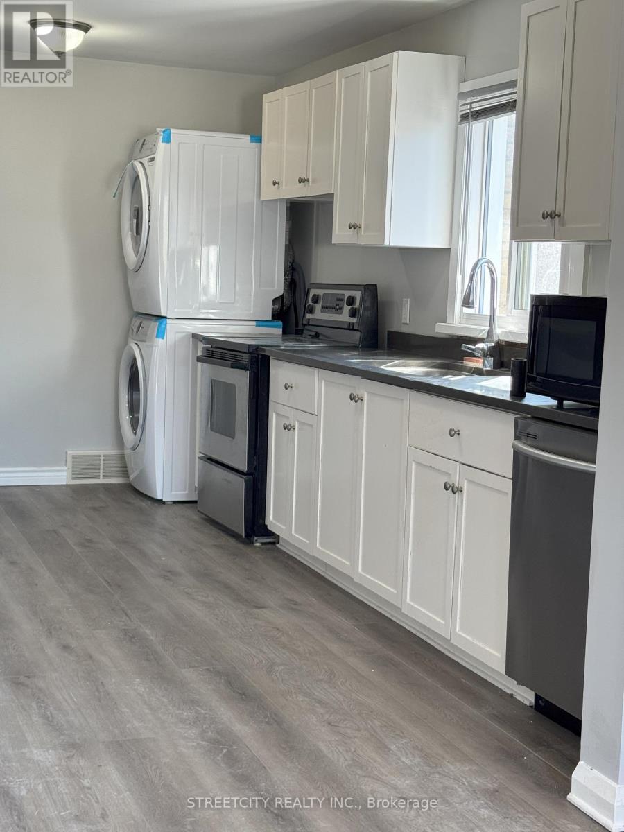 Upper - 17 Evergreen Avenue, London, Ontario  N6J 1A6 - Photo 4 - X12072071