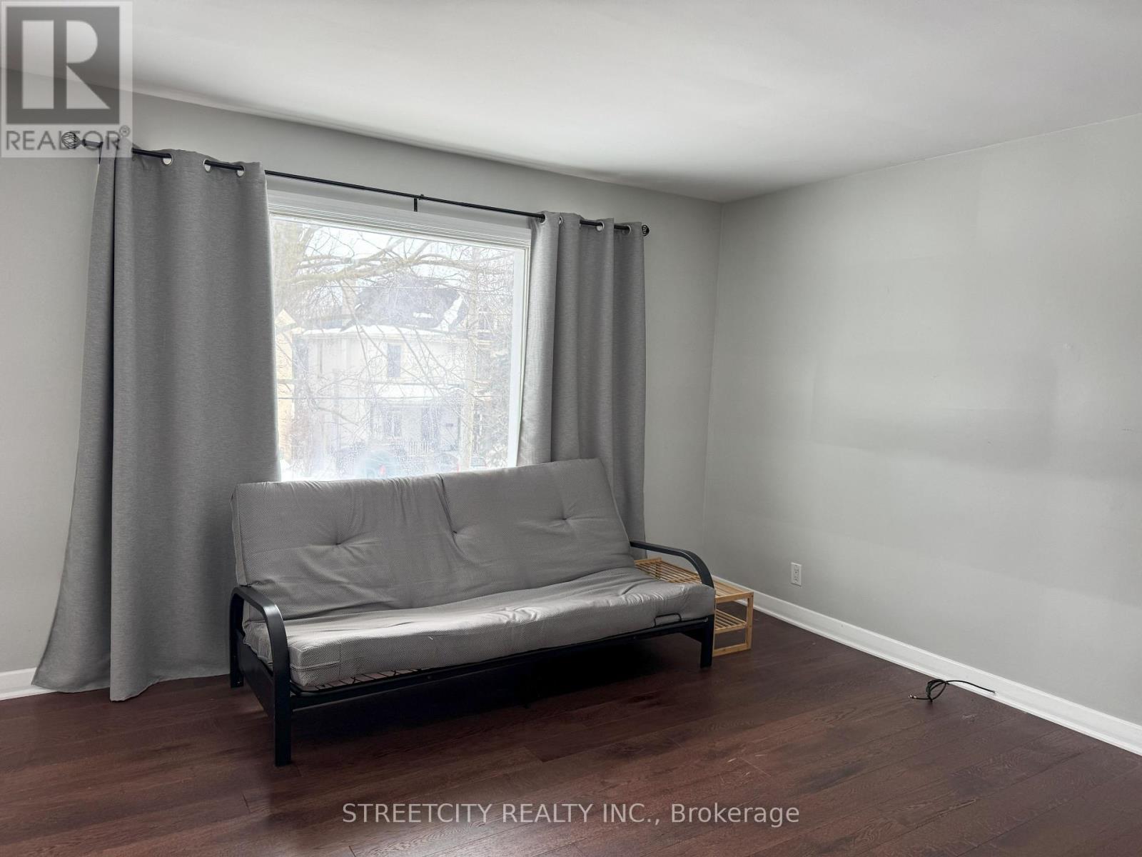 Upper - 17 Evergreen Avenue, London, Ontario  N6J 1A6 - Photo 7 - X12072071