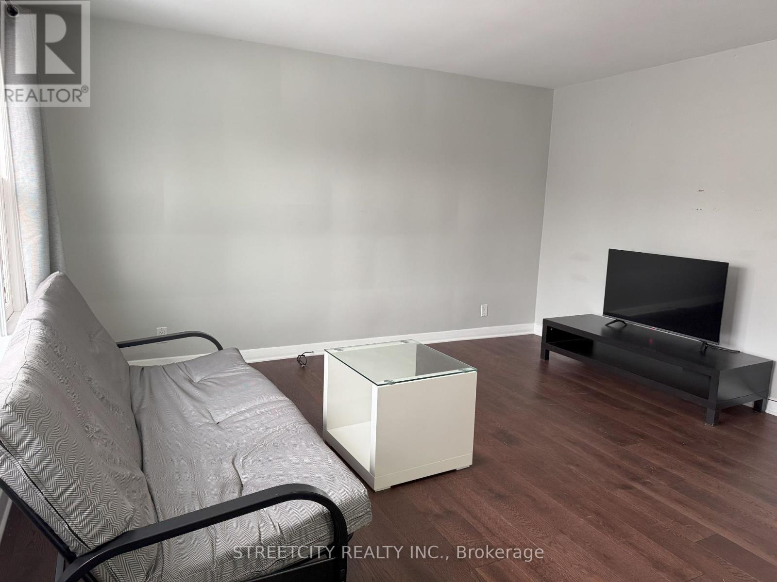 Upper - 17 Evergreen Avenue, London, Ontario  N6J 1A6 - Photo 9 - X12072071
