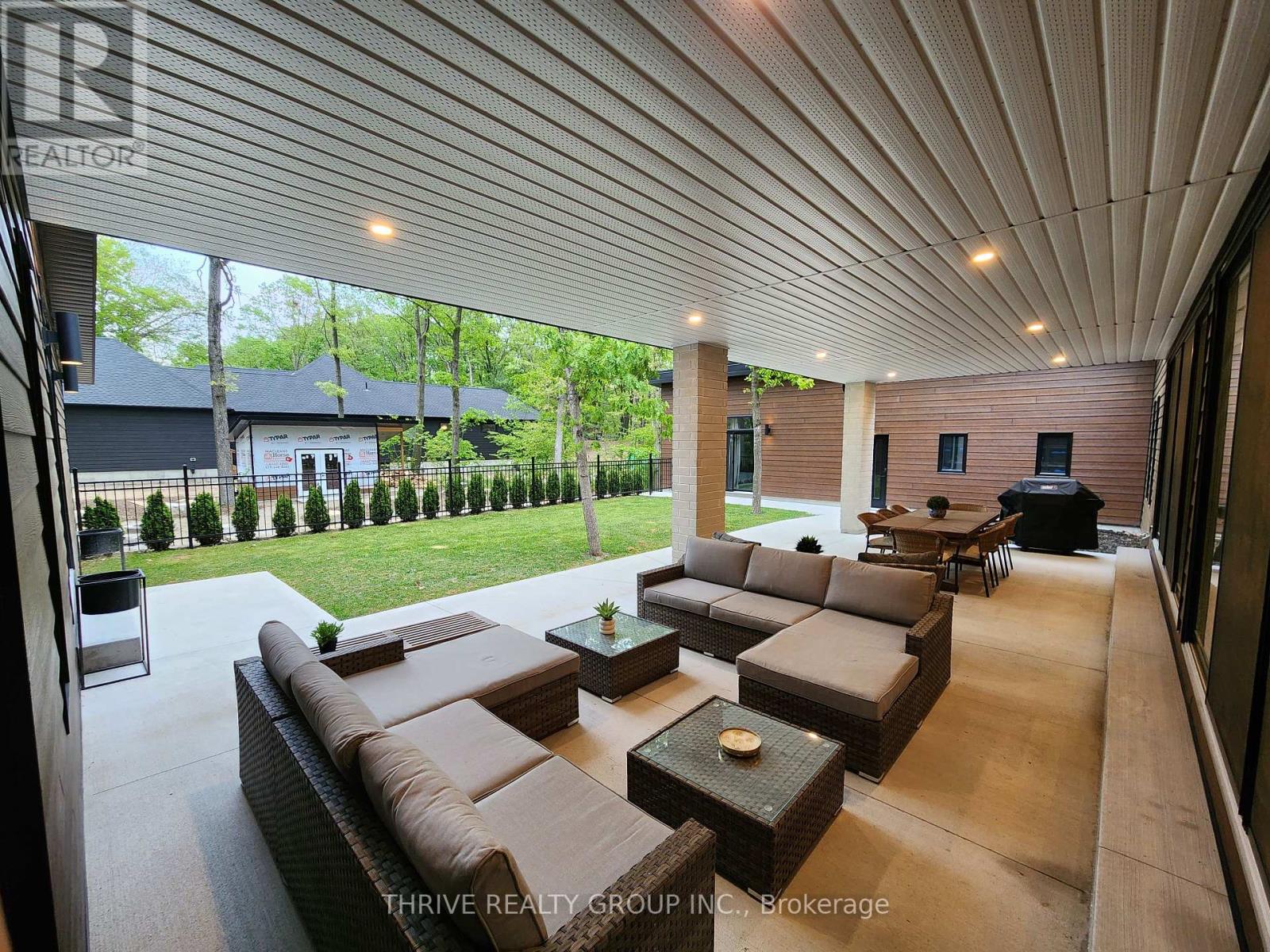 10107 Pinery Bluffs Road, Lambton Shores, Ontario  N0M 1T0 - Photo 42 - X12072088