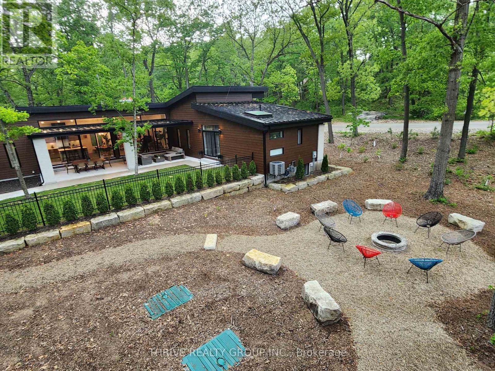 10107 Pinery Bluffs Road, Lambton Shores, Ontario  N0M 1T0 - Photo 5 - X12072088