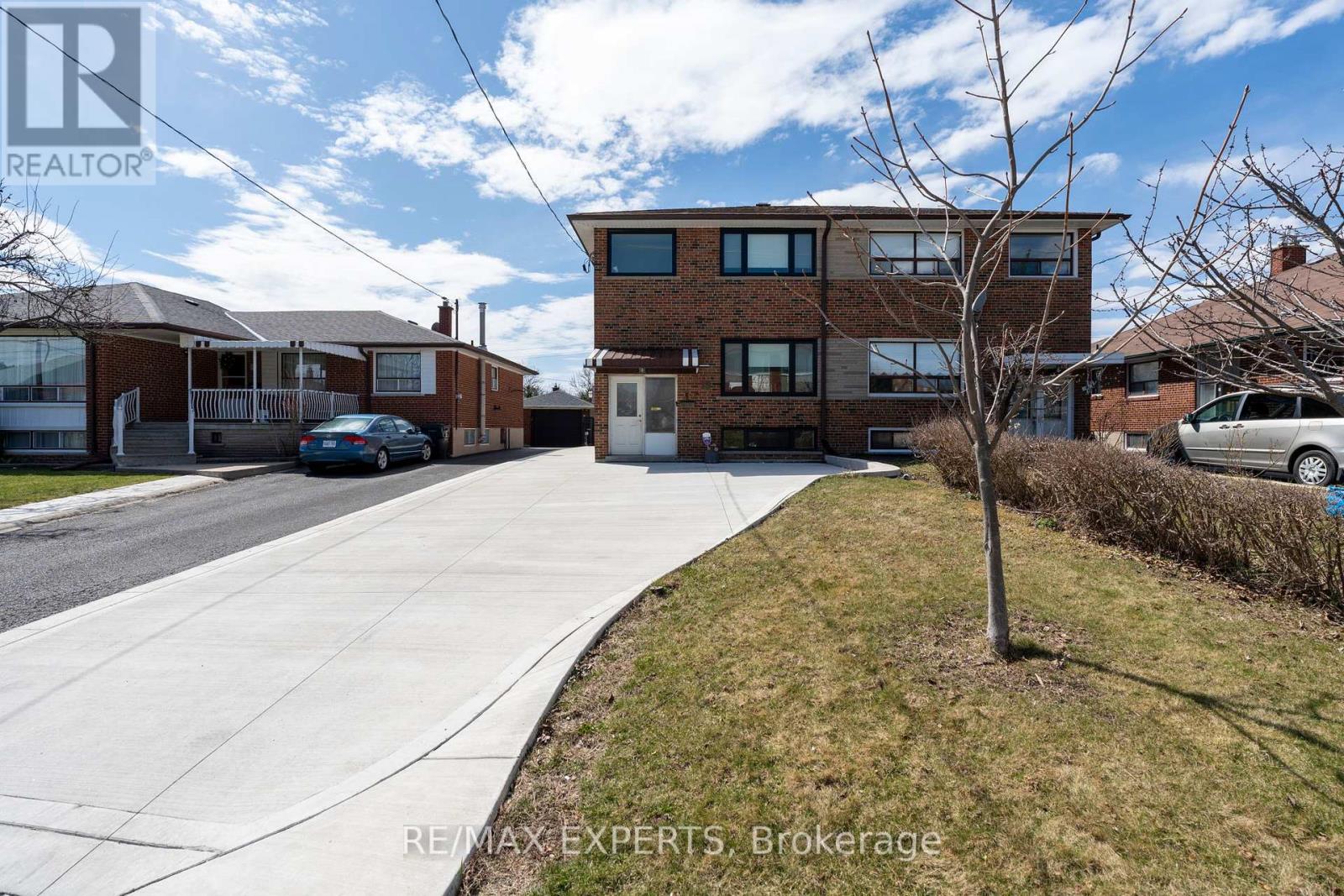 18 Turks Road, Toronto, Ontario  M3L 1S7 - Photo 2 - W12071835