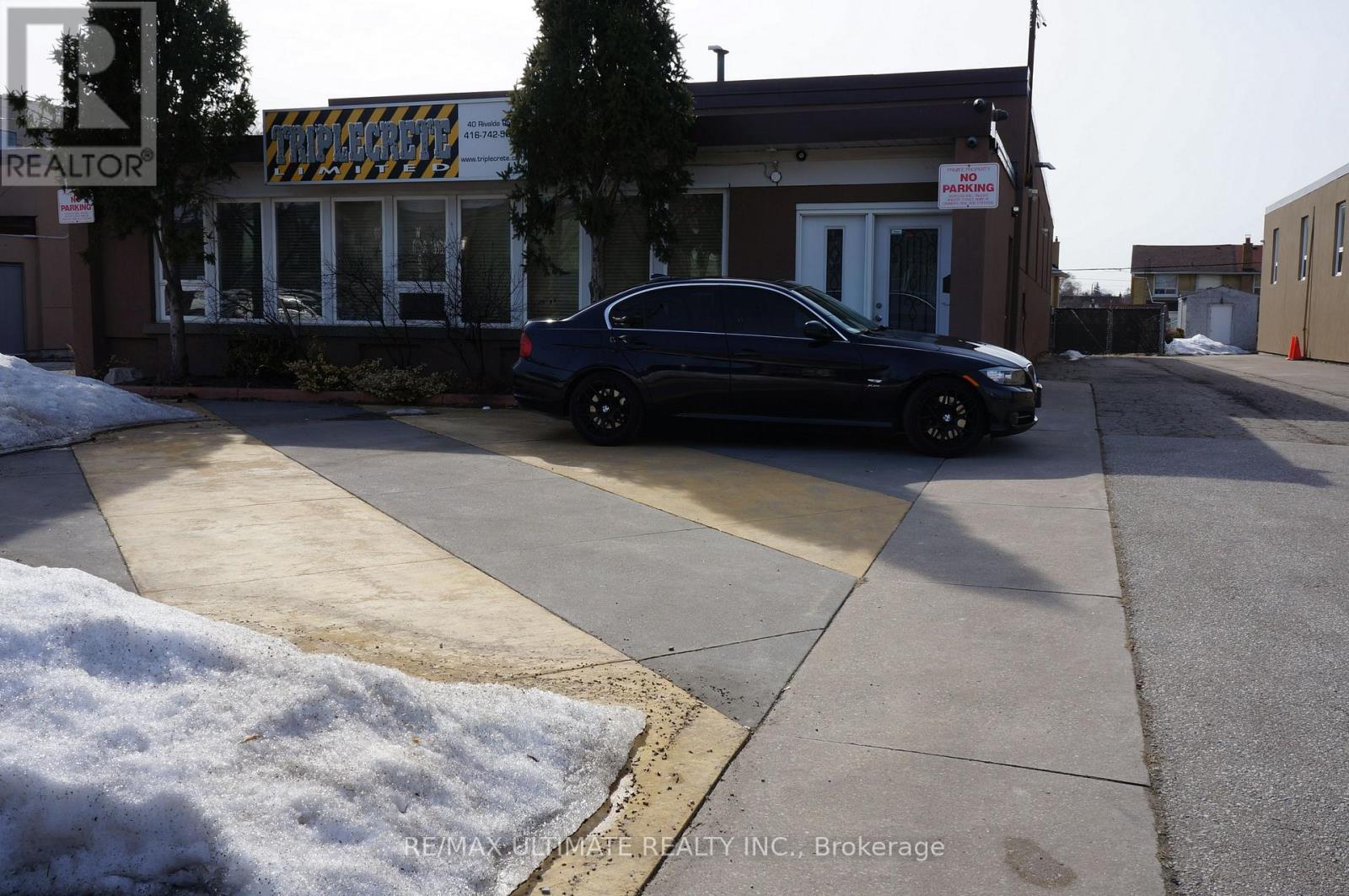 40 Rivalda Road, Toronto, Ontario  M9M 2M3 - Photo 1 - W12071923