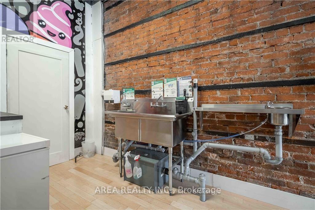 462-464 King Street W, Hamilton, Ontario  L8P 1B7 - Photo 5 - X12071895