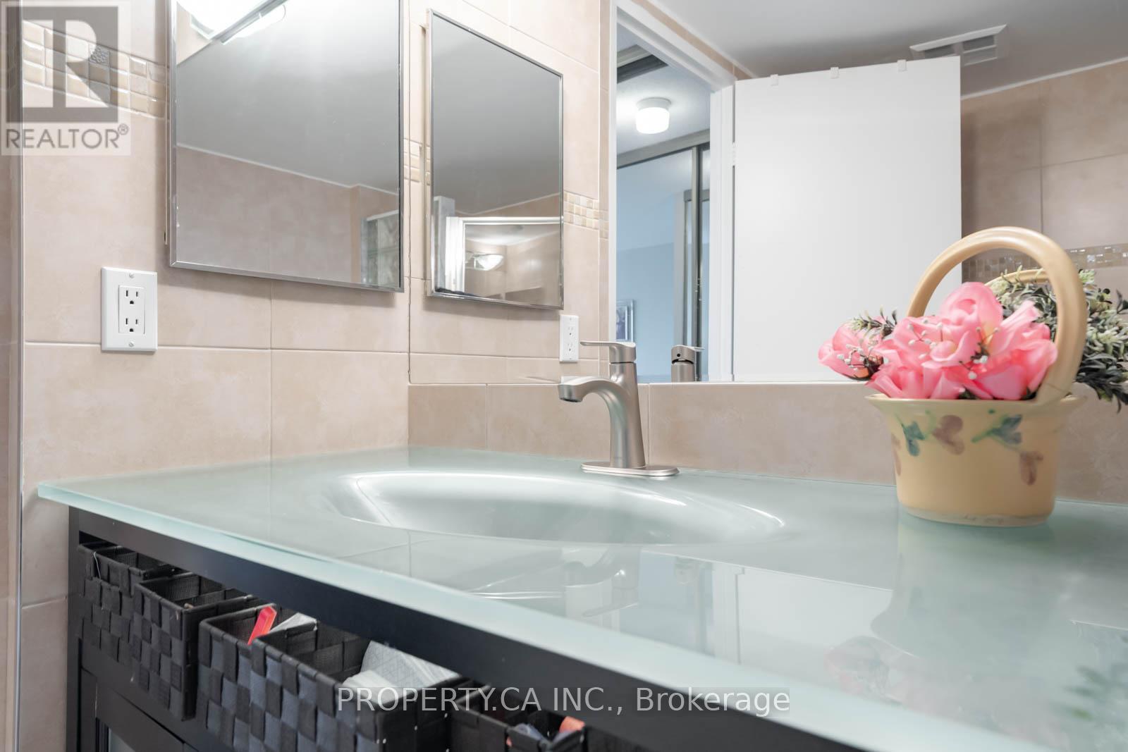 605 - 7460 Bathurst Street, Vaughan, Ontario  L4J 7K9 - Photo 32 - N12071305