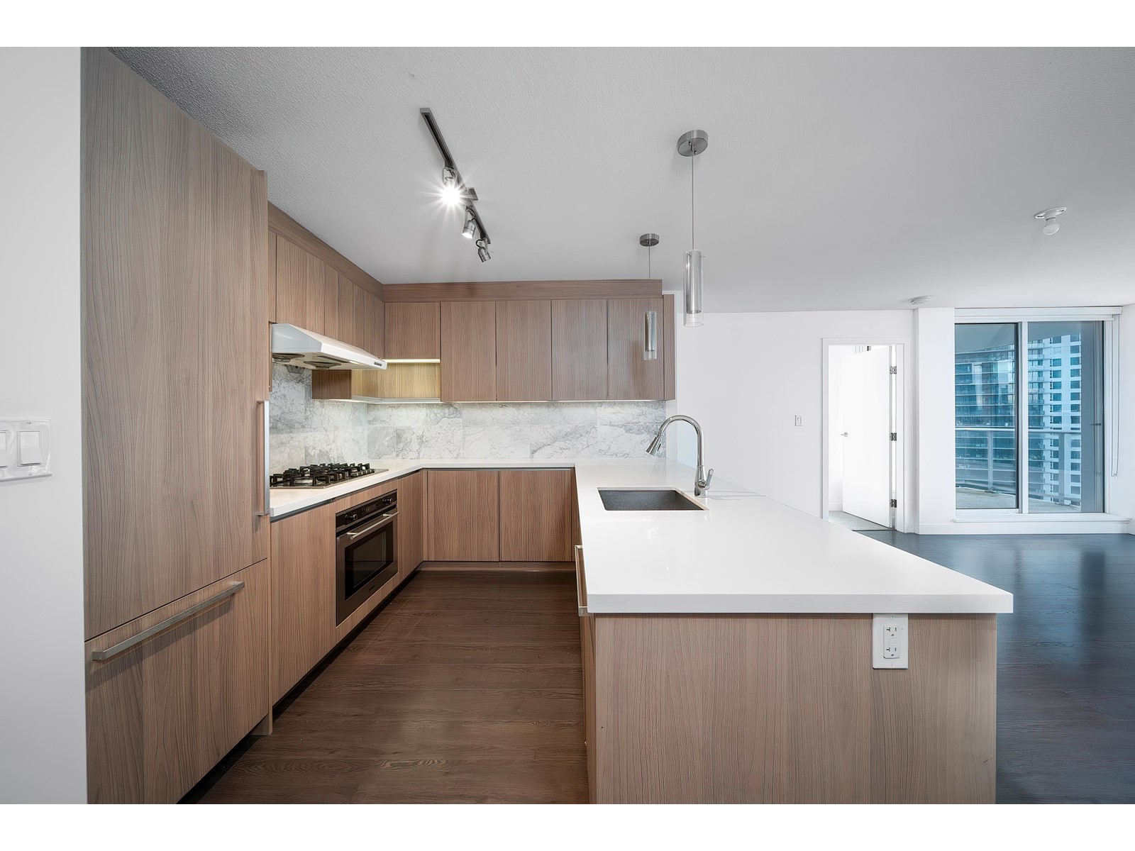 1606 13750 100 Avenue, Surrey, British Columbia  V3T 0L3 - Photo 3 - R2987920