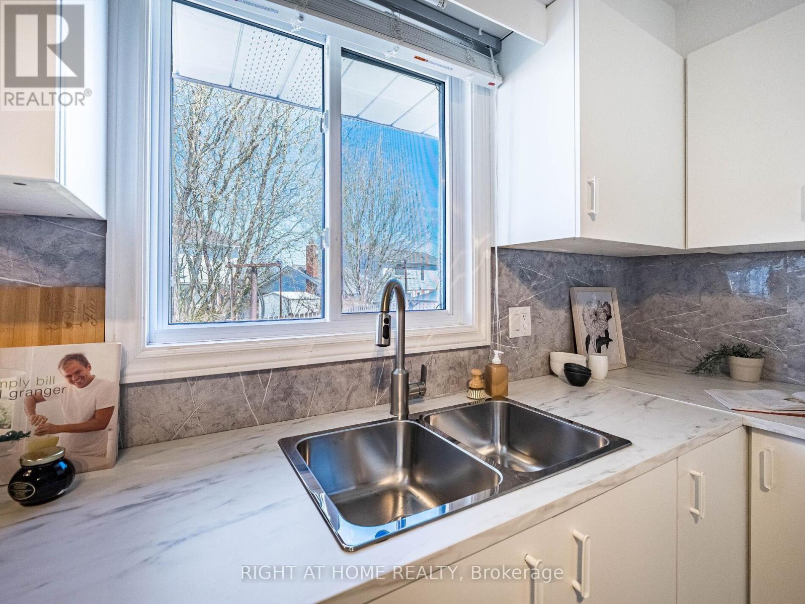 7 Capilano Drive, Hamilton, Ontario  L8K 6A4 - Photo 16 - X12071987