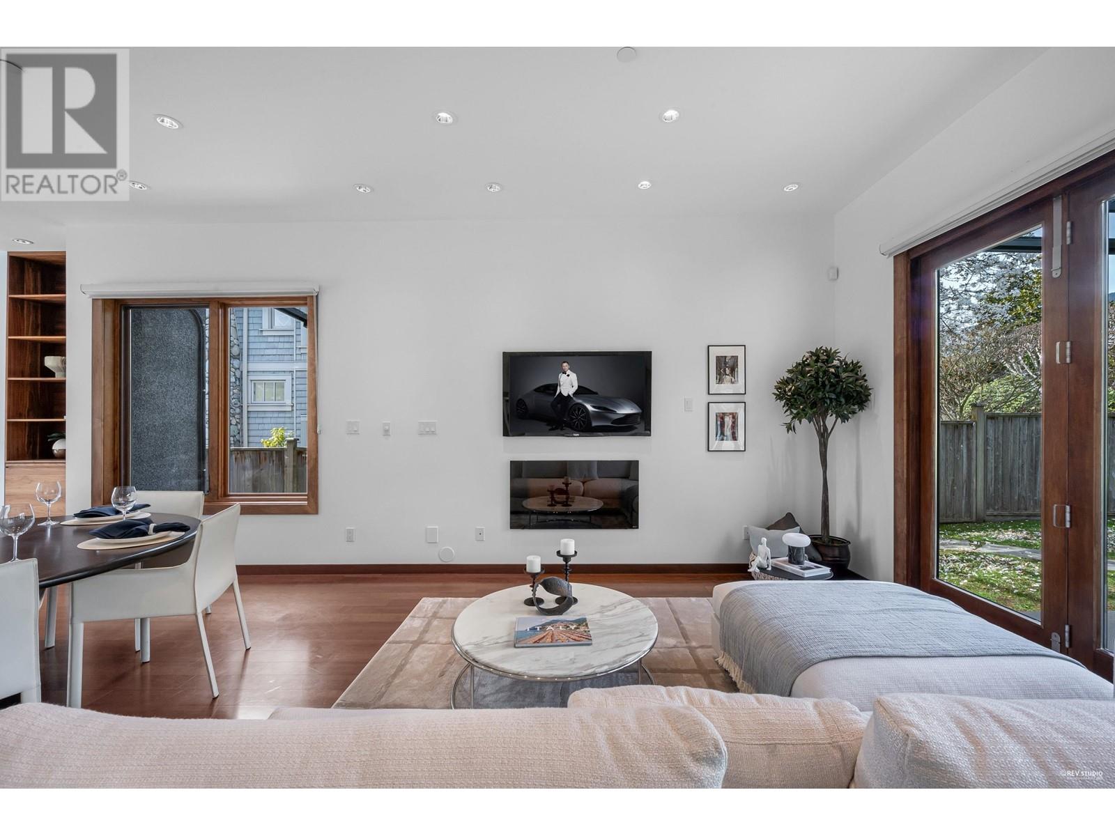 2227 Haywood Avenue, West Vancouver, British Columbia  V7V 1X6 - Photo 10 - R2988269