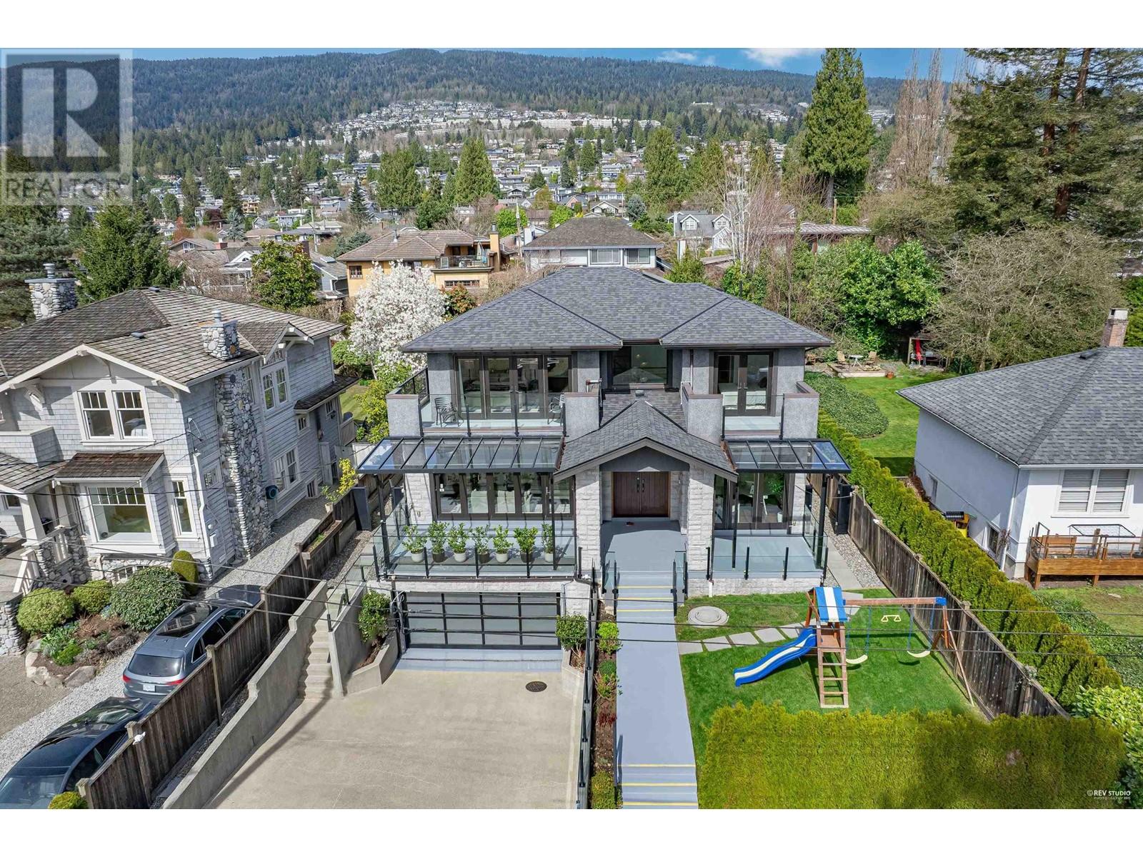 2227 Haywood Avenue, West Vancouver, British Columbia  V7V 1X6 - Photo 36 - R2988269