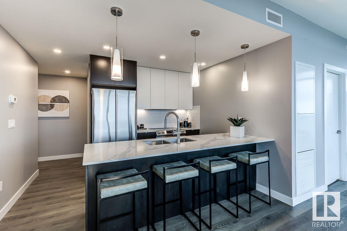 9922 111 St Nw, Edmonton, Alberta  T5K 1K2 - Photo 2 - E4429831