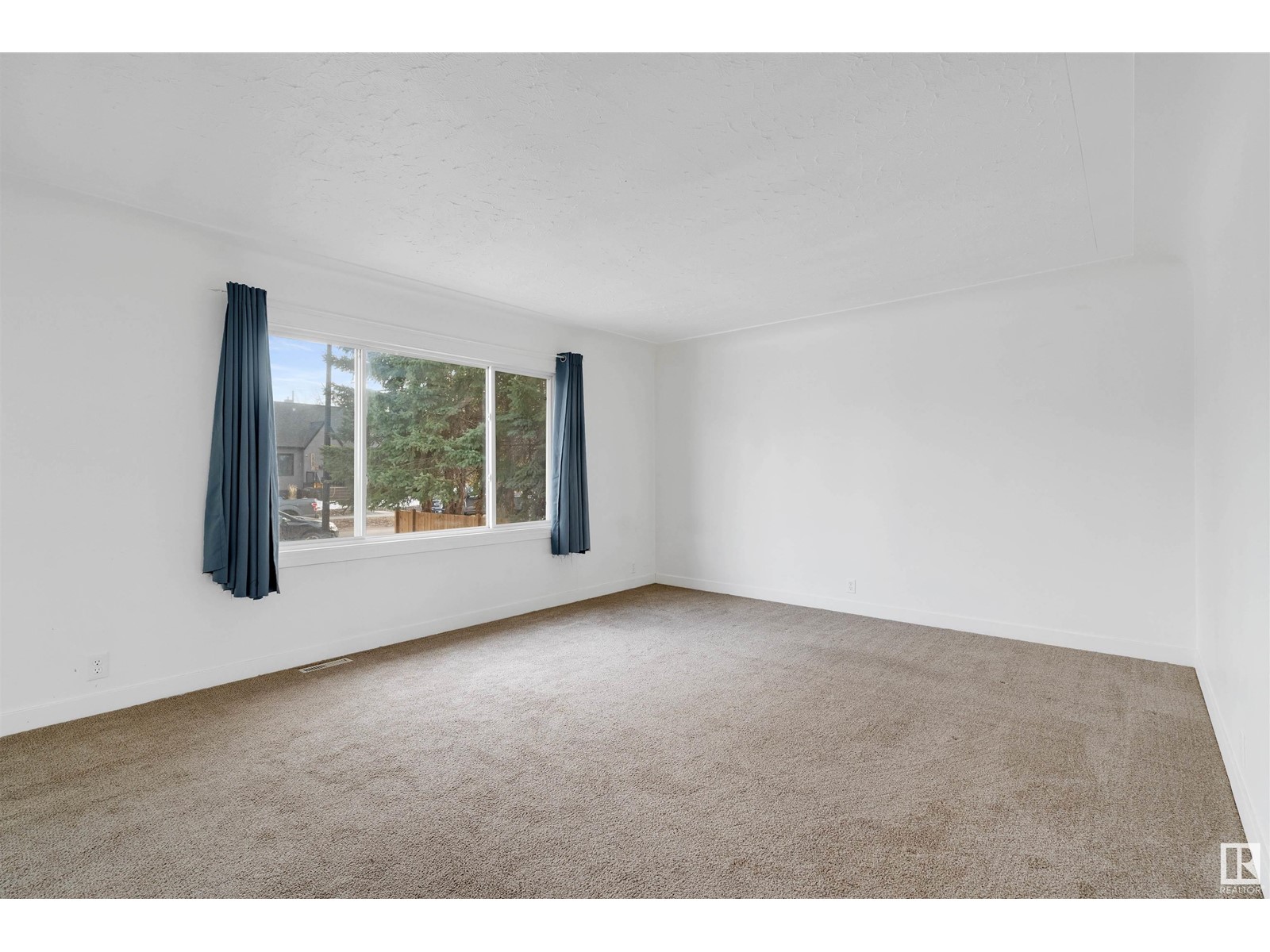 Property at 14720 104 AV NW image 5