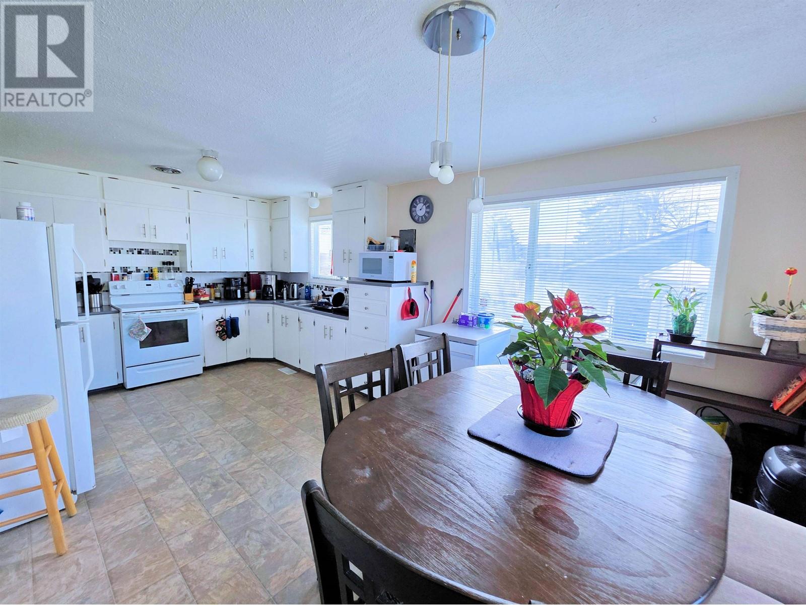 Property at 421 S MOFFAT STREET image 4