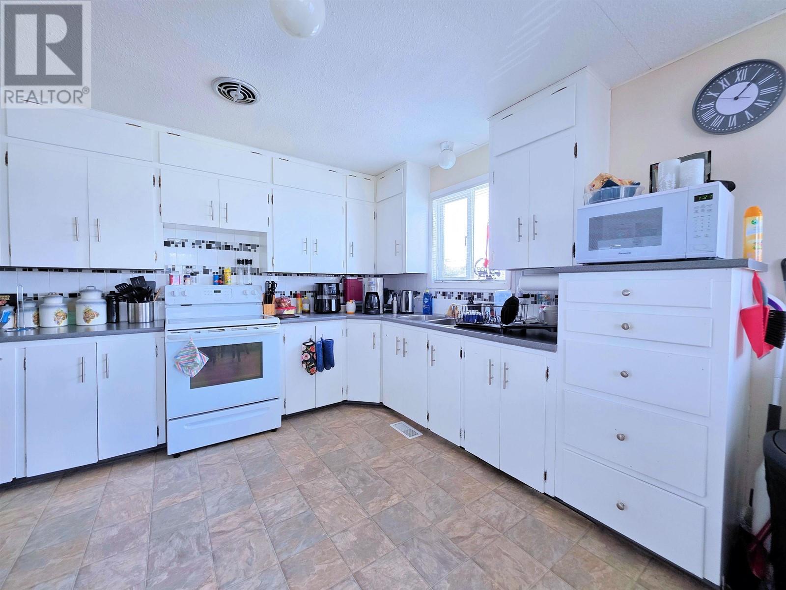 Property at 421 S MOFFAT STREET image 3