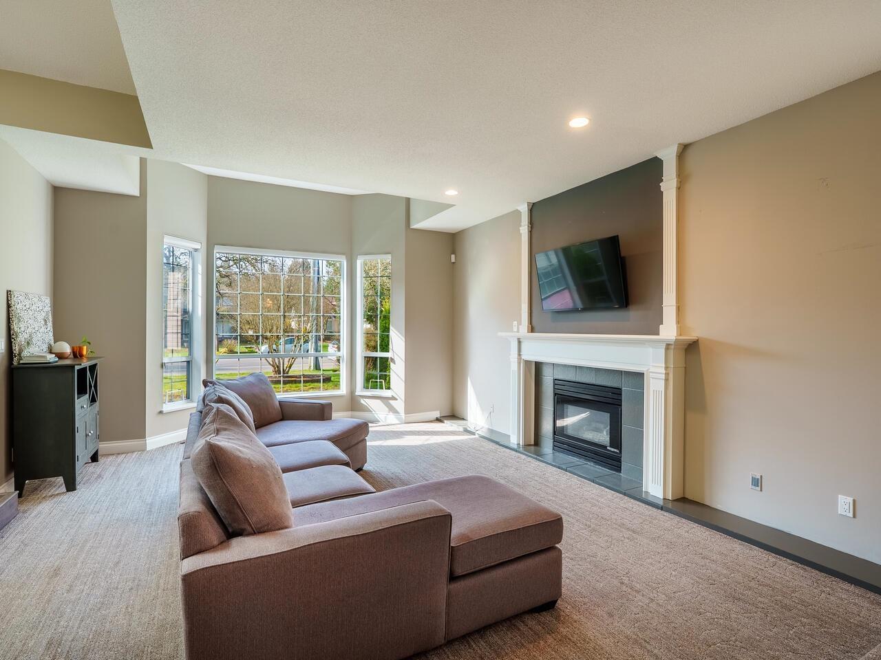 Property at 20977 44 AVENUE image 4