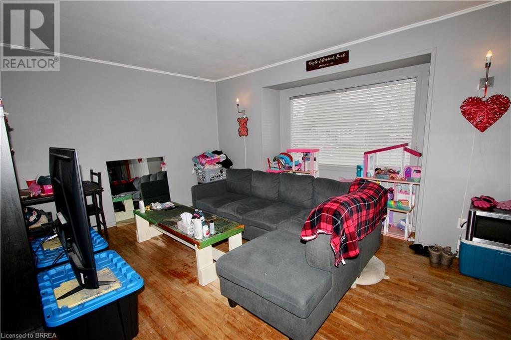 8 Sunset Avenue, Brantford, Ontario  N3T 5G2 - Photo 7 - 40715310