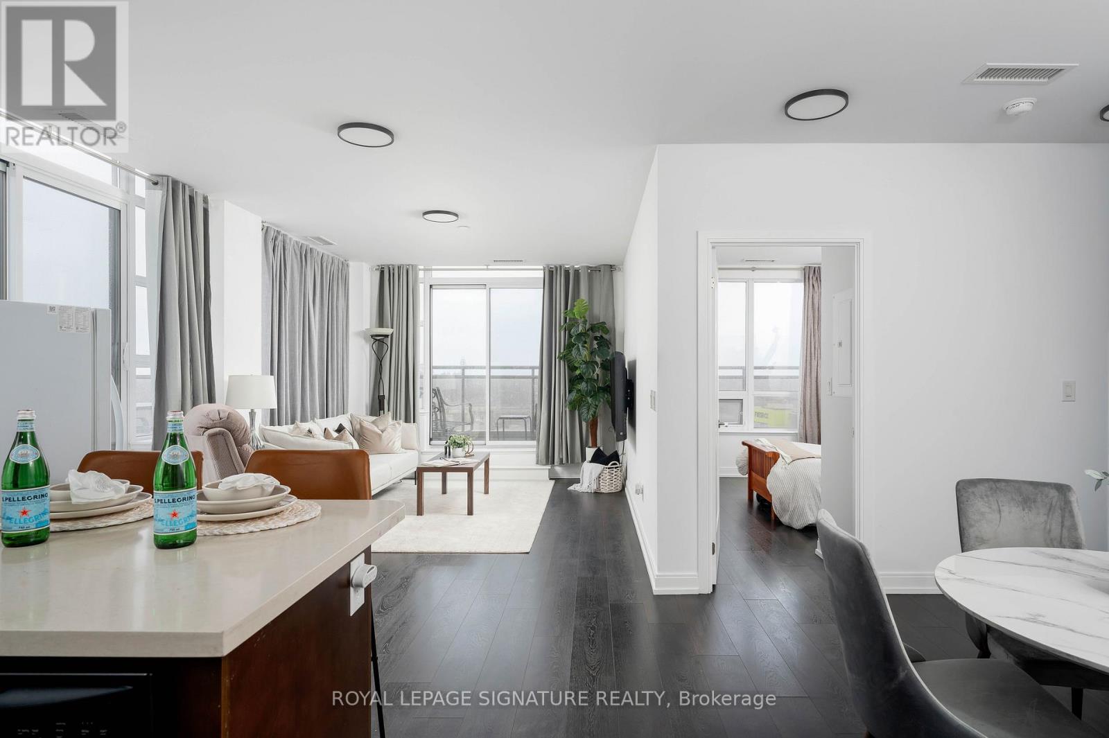 Property at 707 - 540 BUR OAK AVENUE image 1