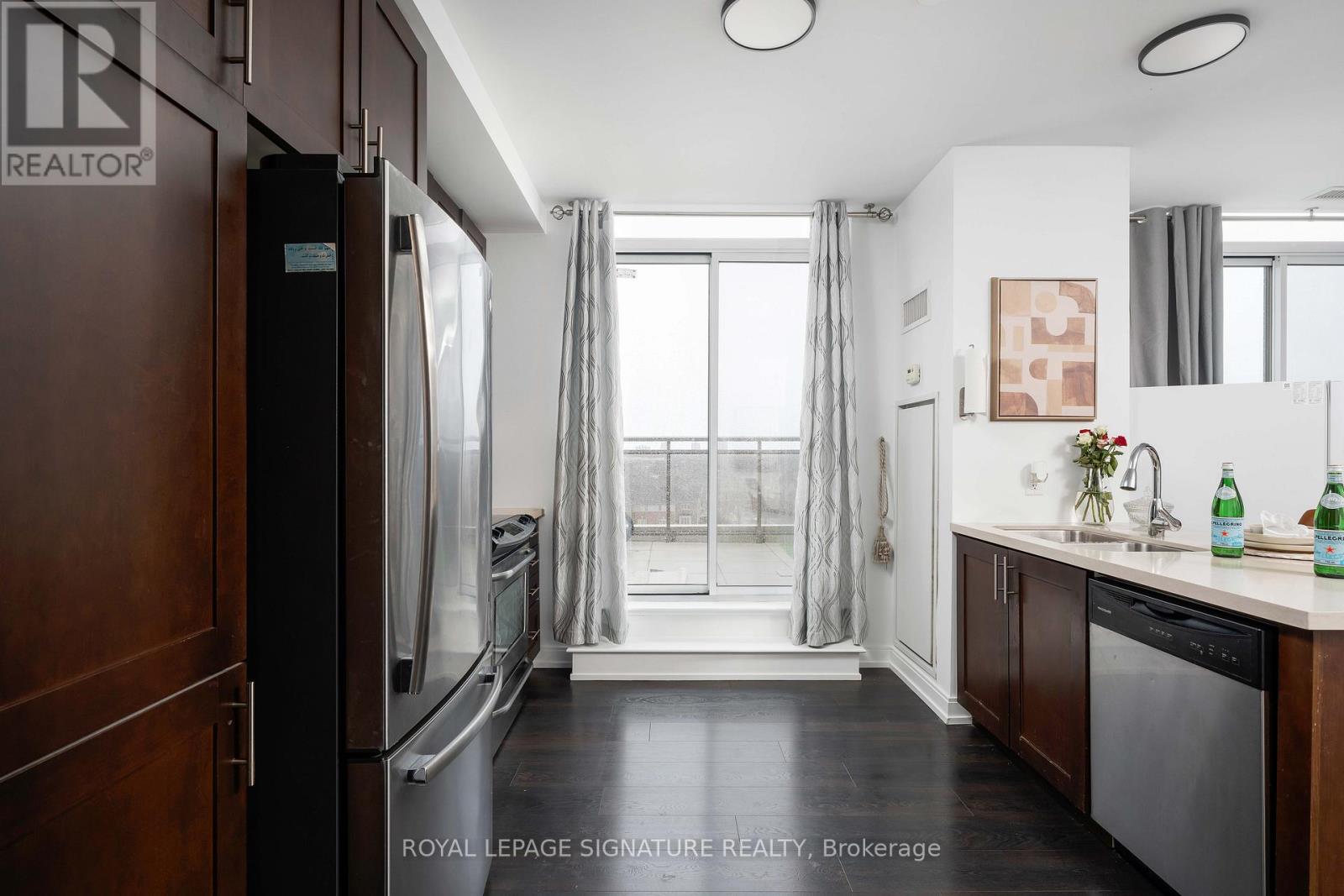 Property at 707 - 540 BUR OAK AVENUE image 4