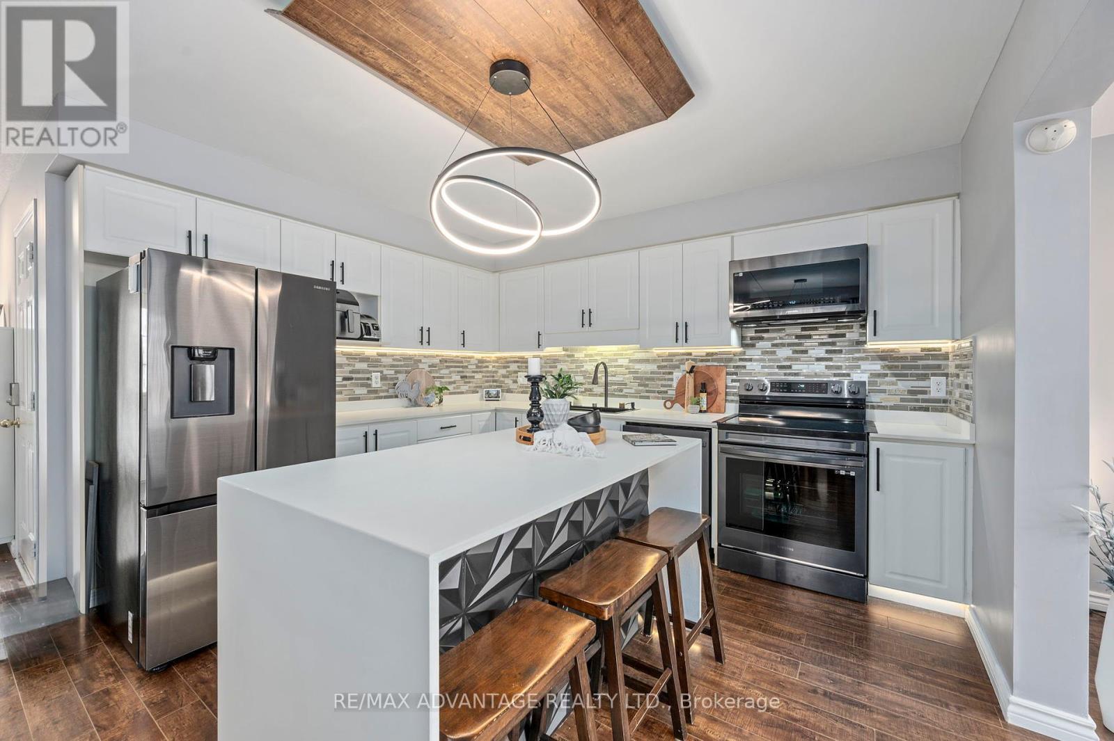 Photo 11 of 35 for 749 Silversmith Street
