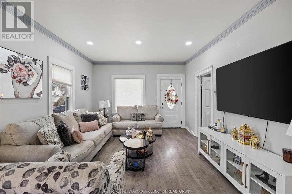 Property at 960 CATARAQUI STREET image 5
